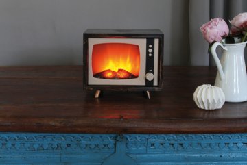 Vintage TV s efektem kamen / plamene na obrazovce