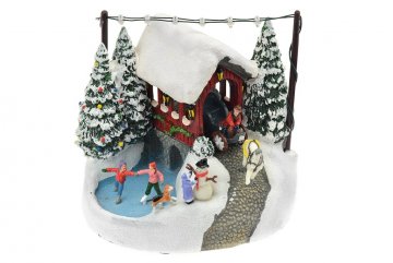 Vánoční scéna (17cm) - Kočár a kluziště, svítí